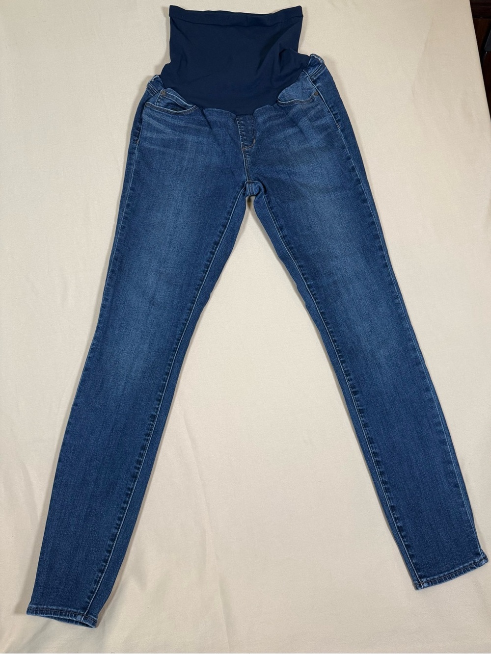 Articles of Society Maternity Skinny Jeans in Dark Blue, size 29.